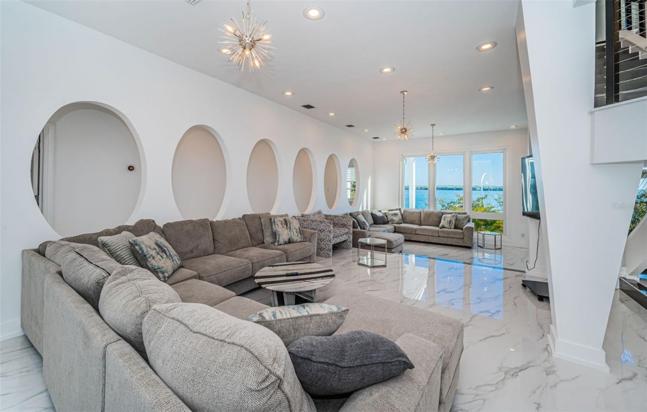 5212 62nd Avenue S, Saint Petersburg, FL 33715 Photo