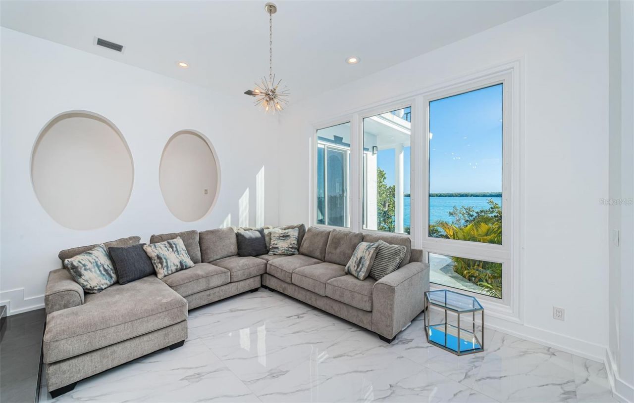 5212 62nd Avenue S, Saint Petersburg, FL 33715 Photo