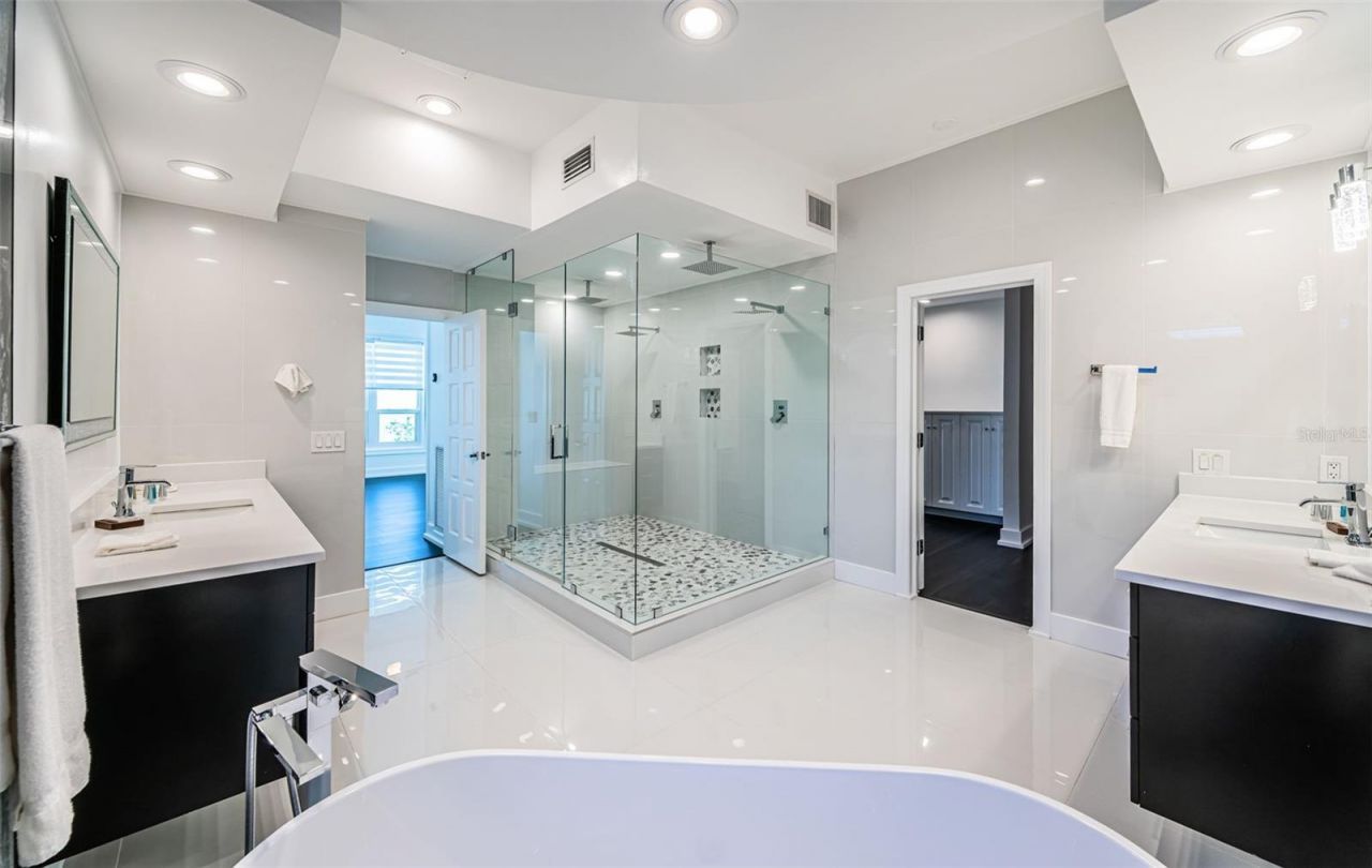 5212 62nd Avenue S, Saint Petersburg, FL 33715 Photo