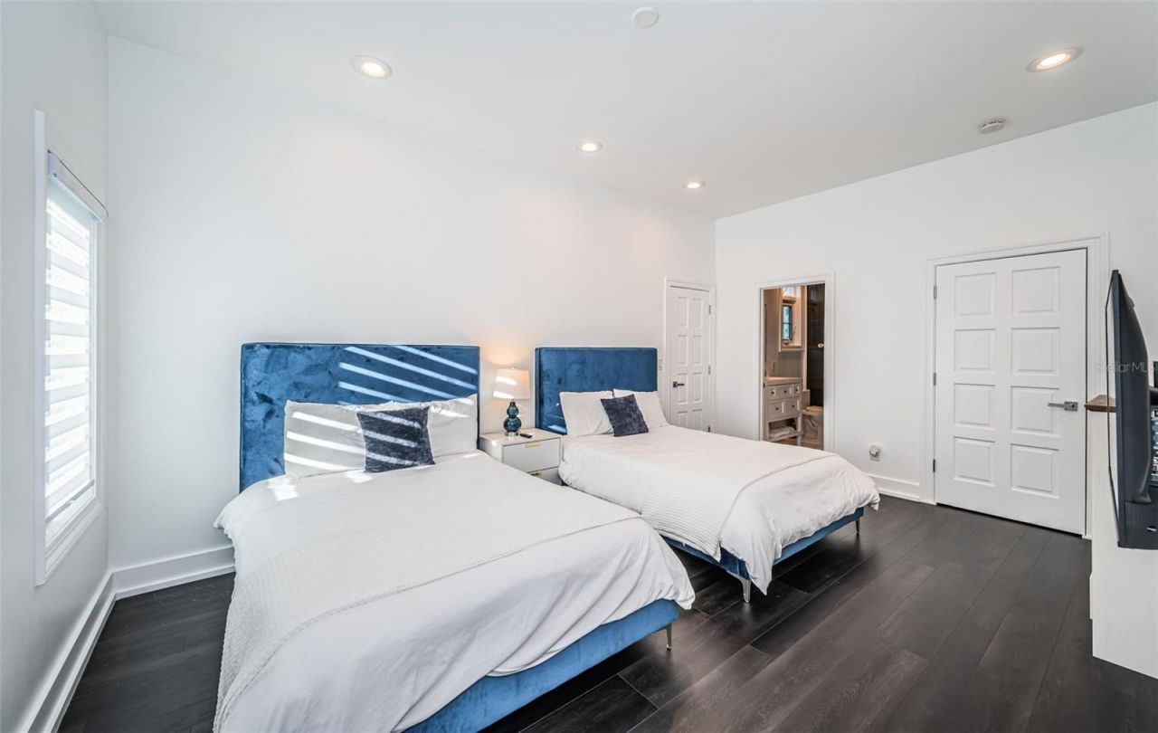 5212 62nd Avenue S, Saint Petersburg, FL 33715 Photo