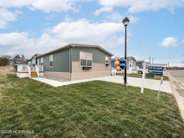 27484 Oregon Road, Perrysburg, OH 43551