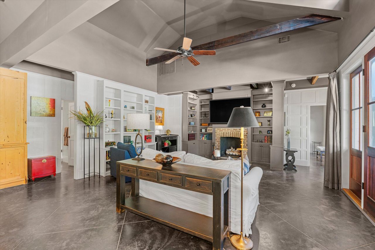 2302 Stuart Street Photo 11