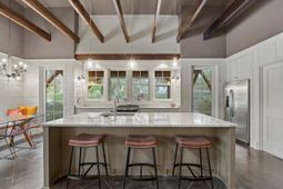 2302 Stuart Street photo 4