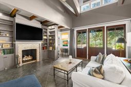 2302 Stuart Street photo 4