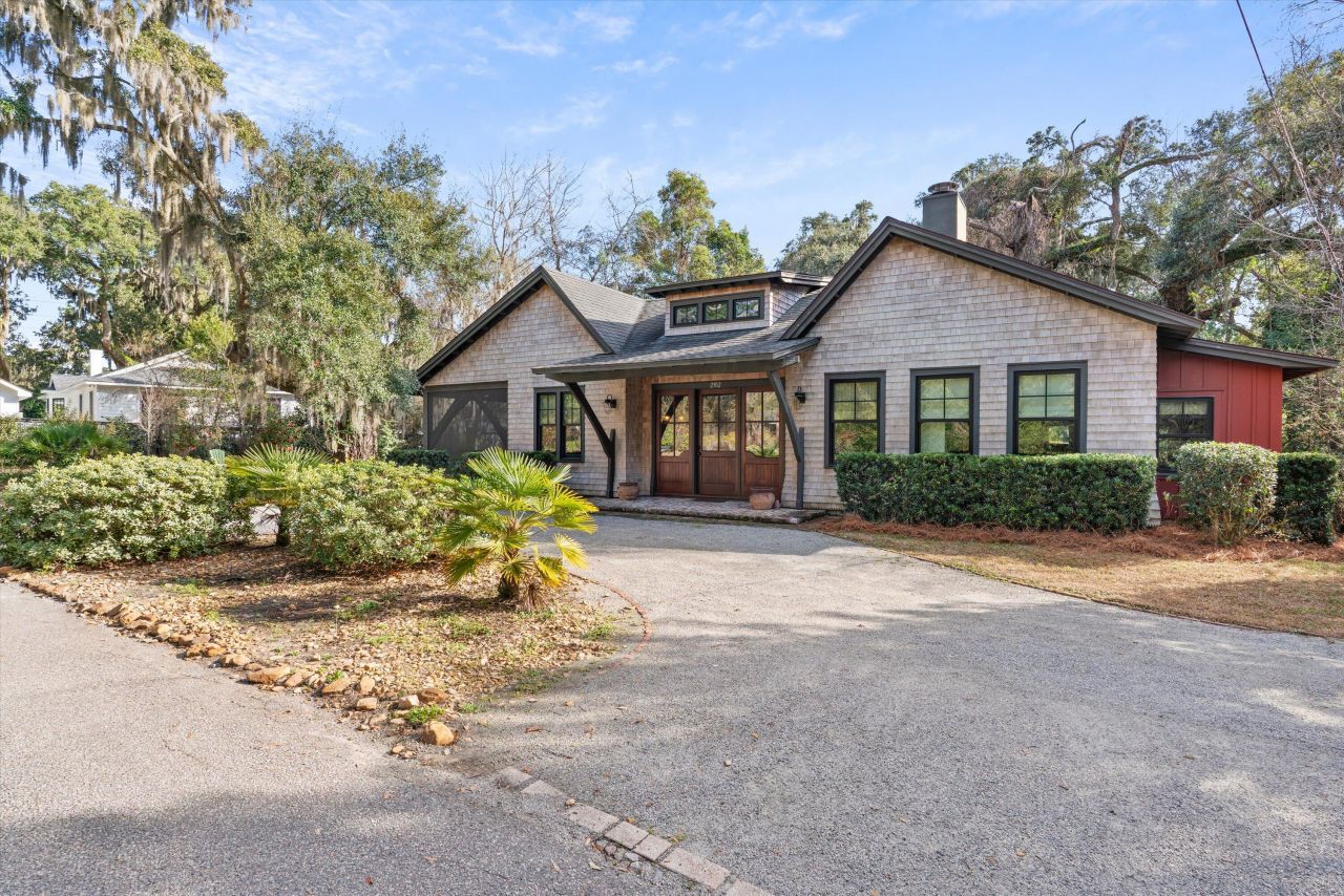 2302 Stuart Street Photo 6