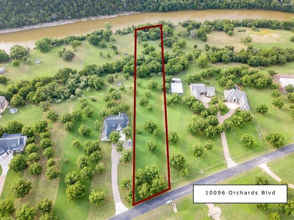 10096 Orchards Boulevard , Cleburne, TX 76033