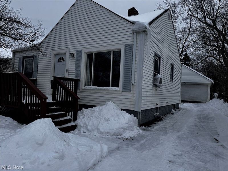 541 Helper Drive, Bedford, OH 44146 Photo 2