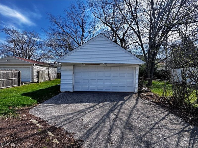 541 Helper Drive, Bedford, OH 44146 Photo 4