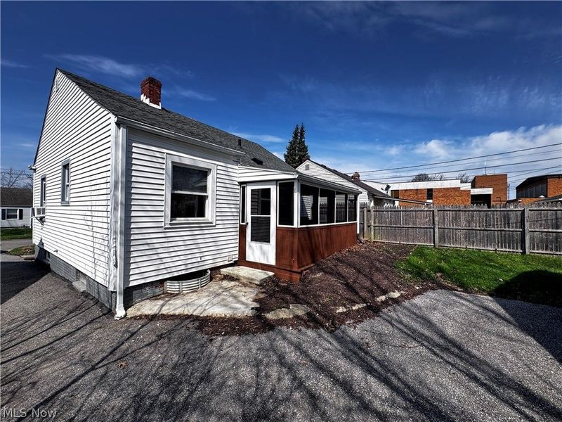 541 Helper Drive, Bedford, OH 44146 Photo 5