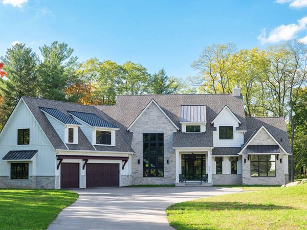 4779 N Pine Meadows Ln, Chenequa, WI 53029