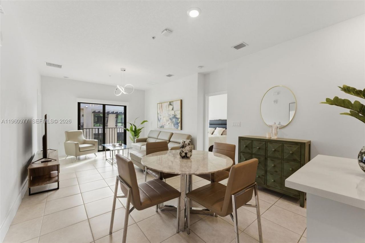 8301 NW 41st St, Unit B-407, Doral, FL 33166 Photo