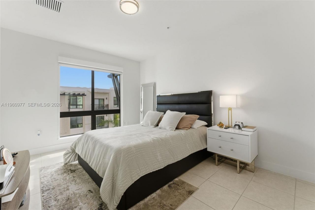 8301 NW 41st St, Unit B-407, Doral, FL 33166 Photo