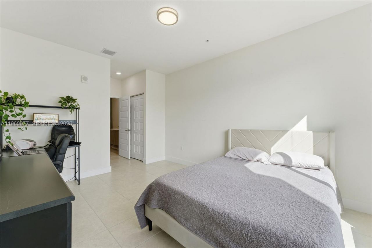 8301 NW 41st St, Unit B-407, Doral, FL 33166 Photo