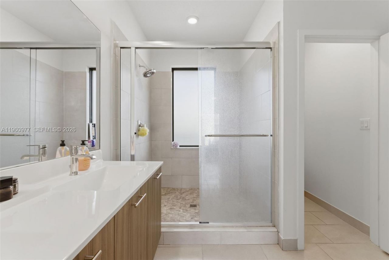 8301 NW 41st St, Unit B-407, Doral, FL 33166 Photo