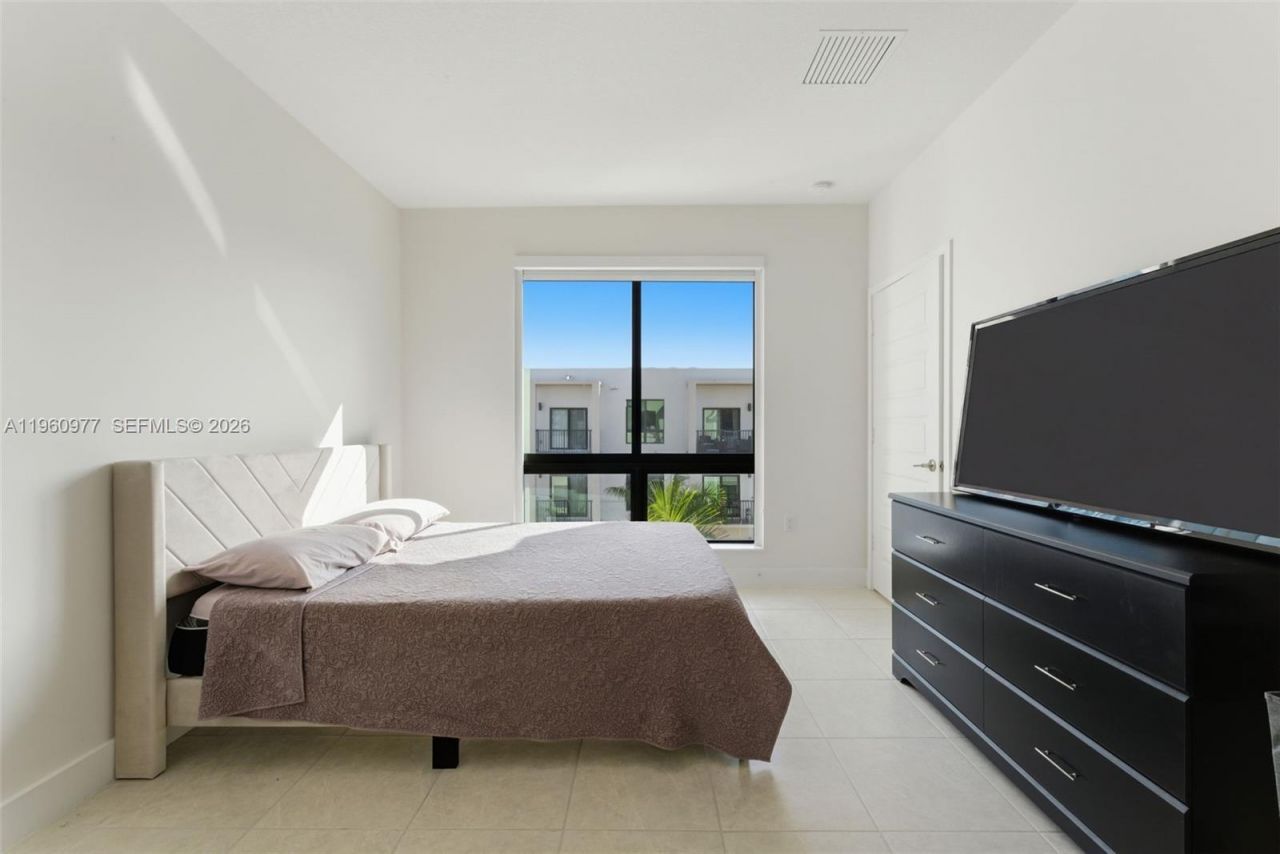 8301 NW 41st St, Unit B-407, Doral, FL 33166 Photo