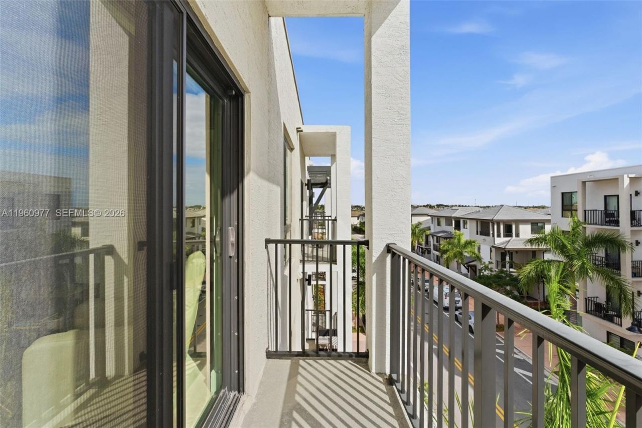 8301 NW 41st St, Unit B-407, Doral, FL 33166 Photo