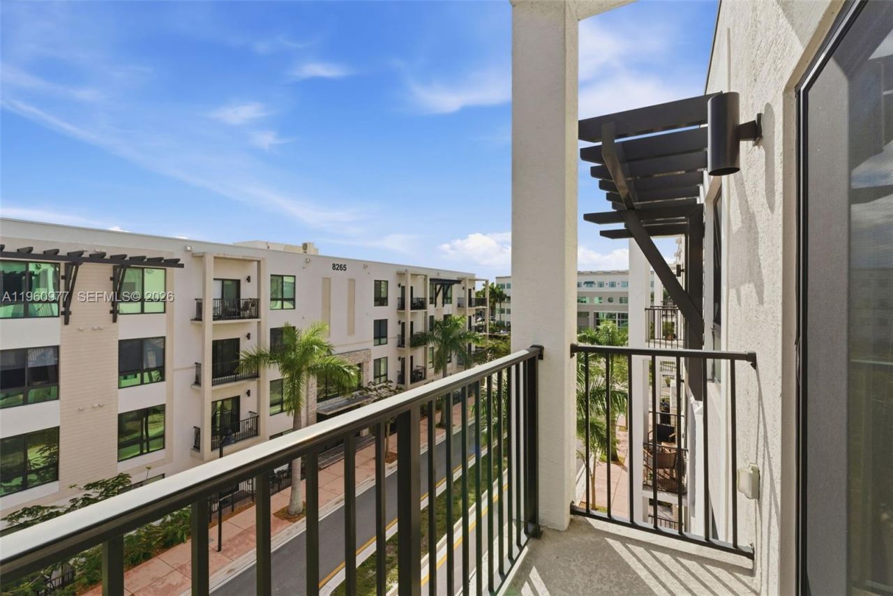 8301 NW 41st St, Unit B-407, Doral, FL 33166 Photo