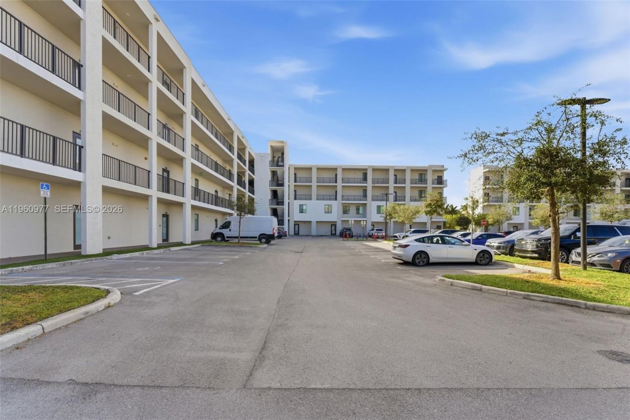 8301 NW 41st St, Unit B-407, Doral, FL 33166 Photo