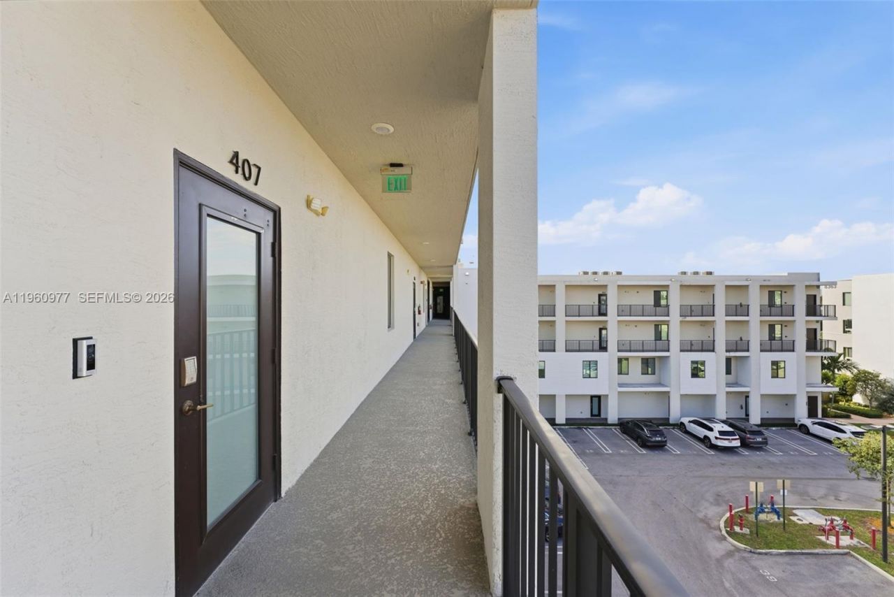 8301 NW 41st St, Unit B-407, Doral, FL 33166 Photo