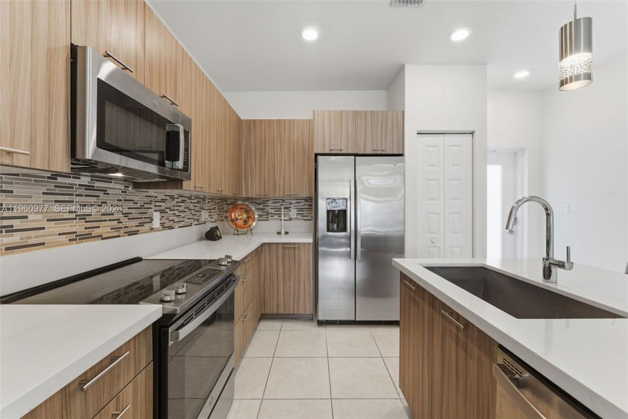 8301 NW 41st St, Unit B-407, Doral, FL 33166 Photo