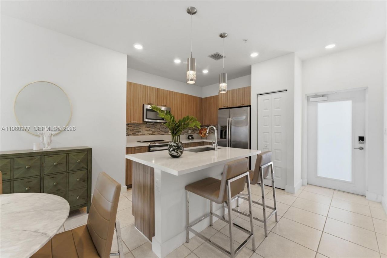 8301 NW 41st St, Unit B-407, Doral, FL 33166 Photo