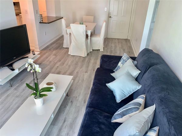 290 Sunrise Dr, Unit 304, Key Biscayne, FL 33149