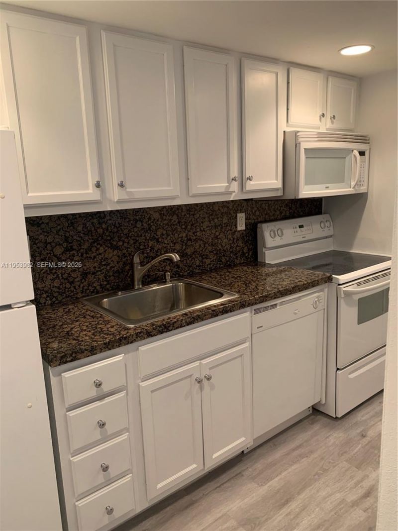 290 Sunrise Dr, Unit 304, Key Biscayne, FL 33149 Photo