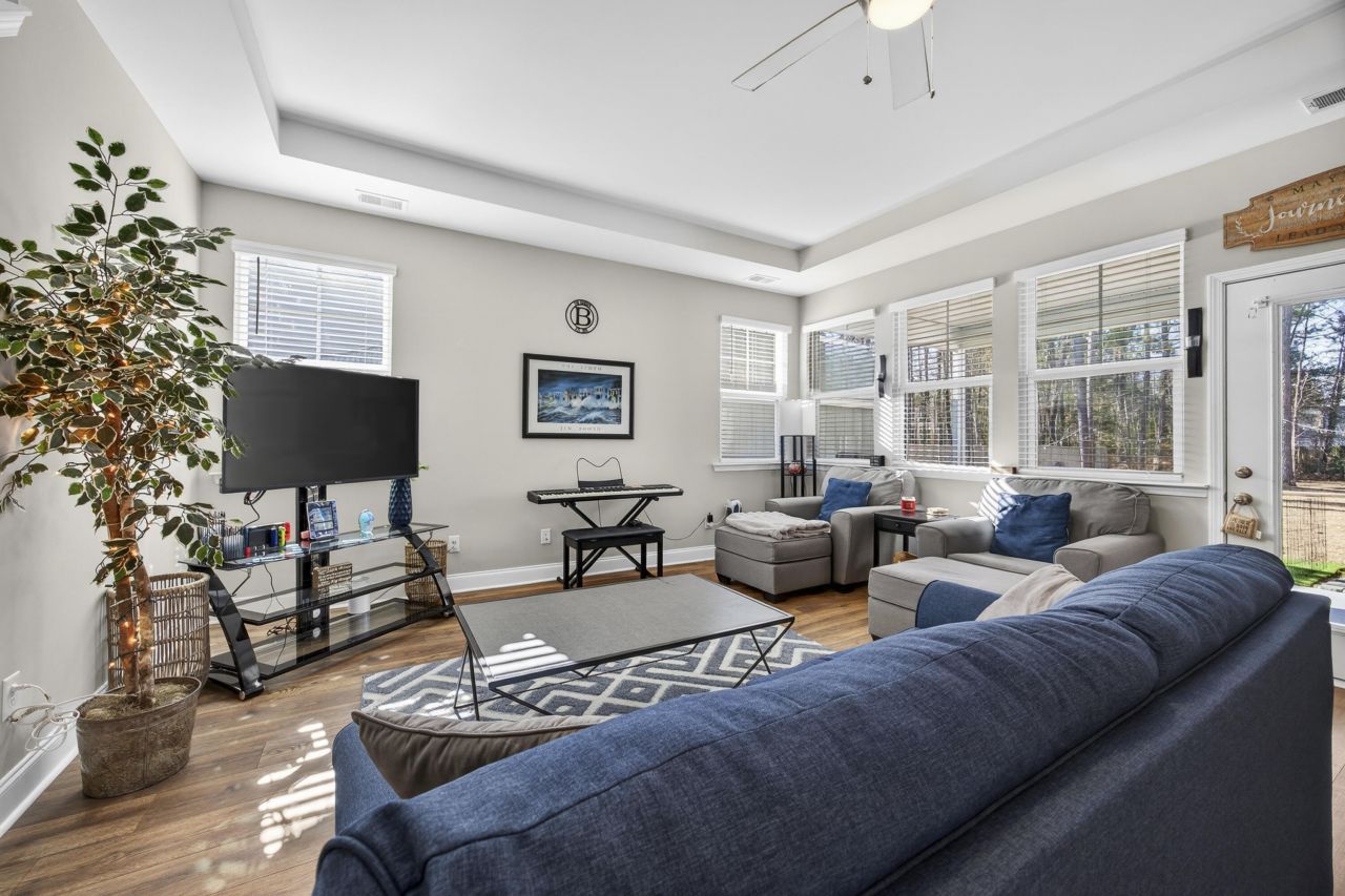 689 W Butternut Road Photo 11