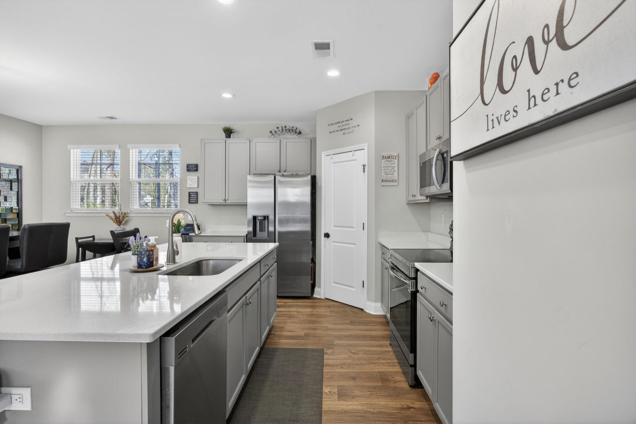 689 W Butternut Road Photo 14