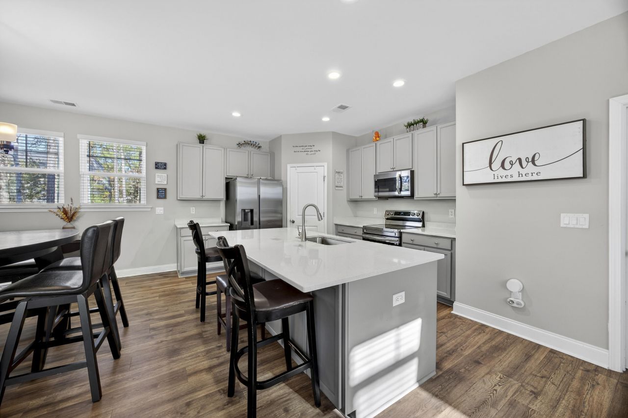 689 W Butternut Road Photo 15