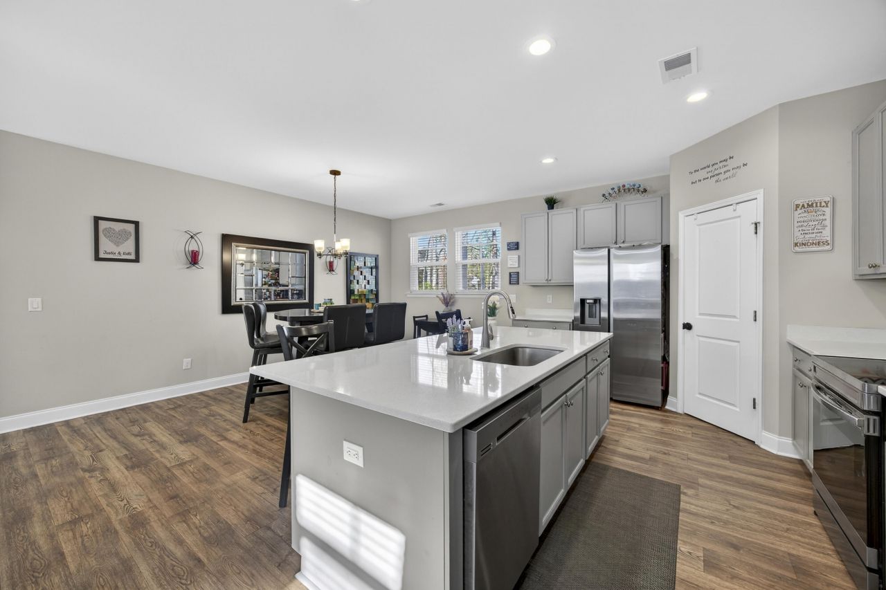 689 W Butternut Road Photo 16