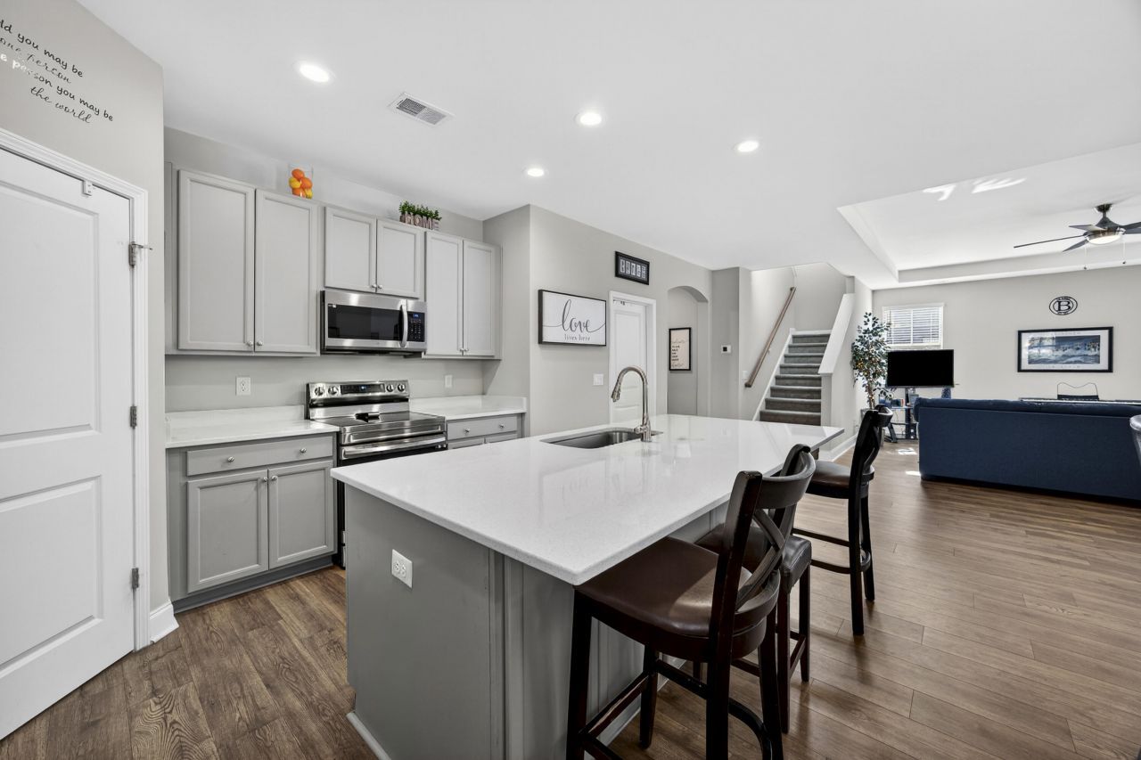 689 W Butternut Road Photo 17