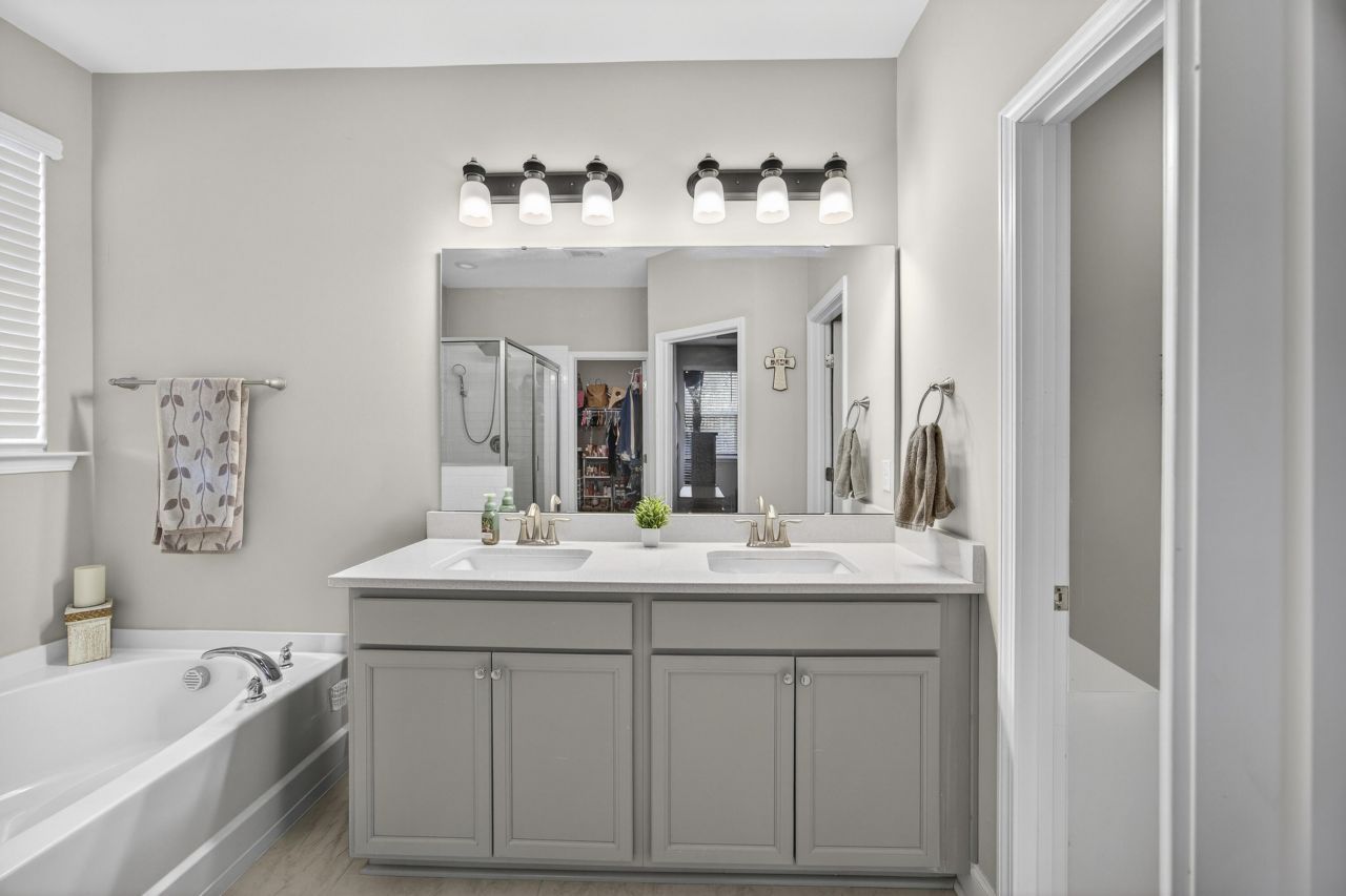 689 W Butternut Road Photo 22