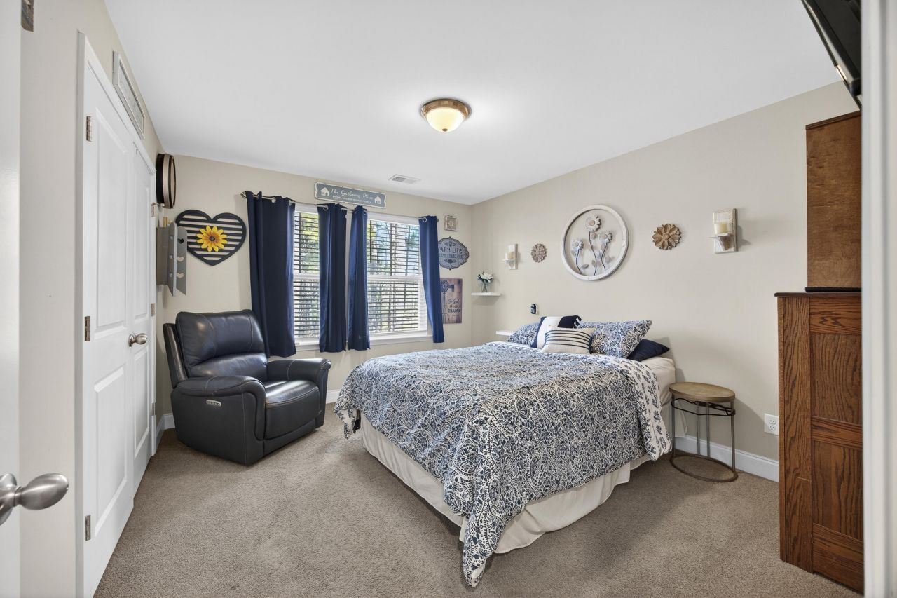 689 W Butternut Road Photo 30