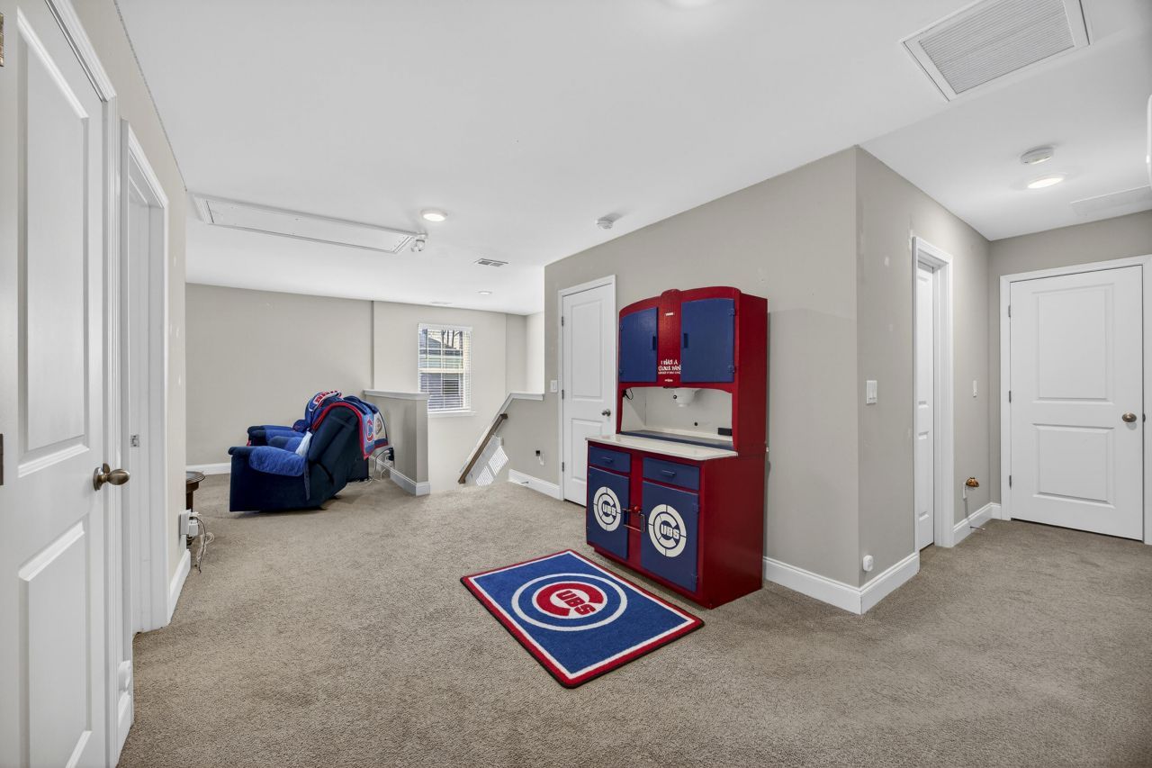 689 W Butternut Road Photo 34