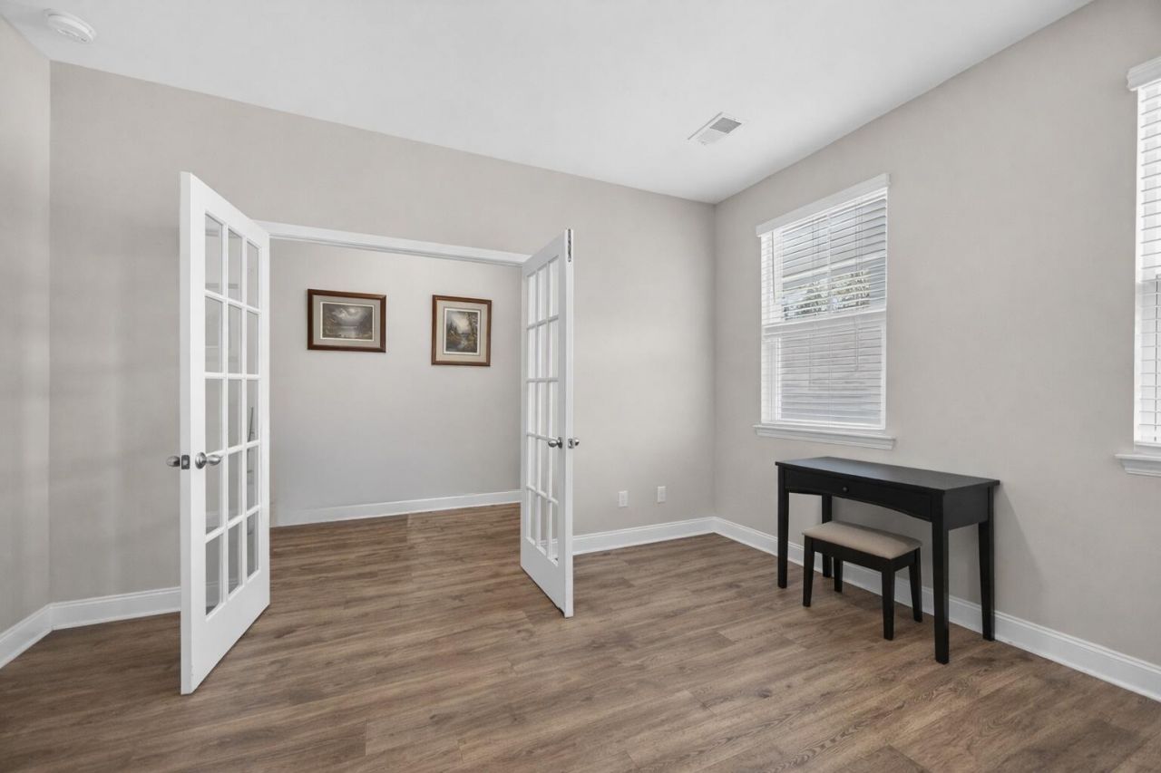 689 W Butternut Road Photo 7