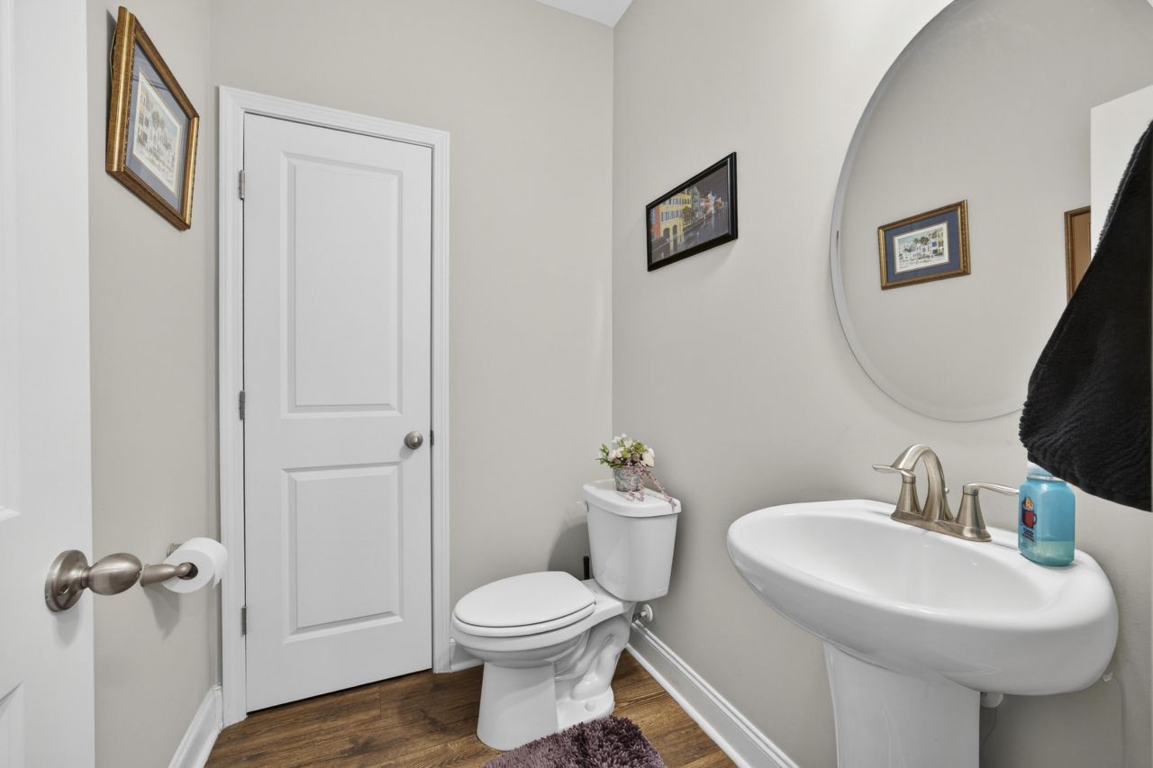 689 W Butternut Road Photo 8