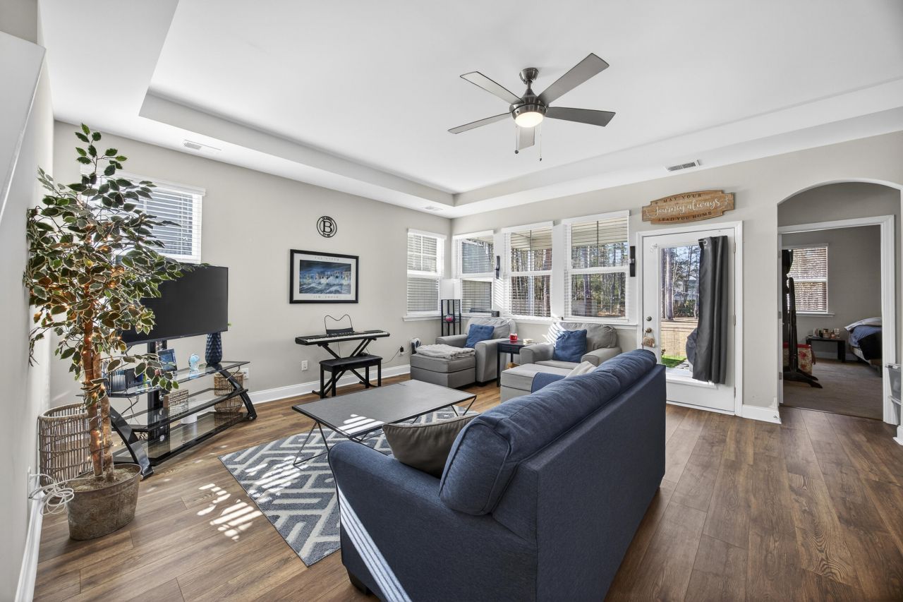 689 W Butternut Road Photo 9