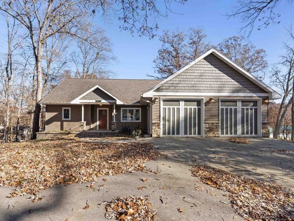 26236 213th Avenue, Delhi, IA 52223