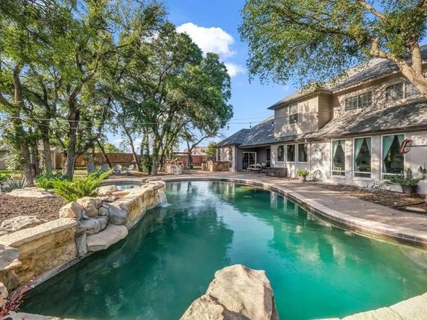 100 Oakview Drive, Hudson Oaks, TX 76087