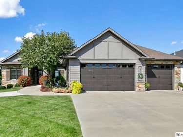 10040 Shore Front Drive, Lincoln, NE 68527