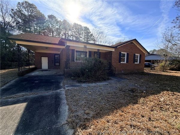 809 W Allen Lane, Laurinburg, NC 28352