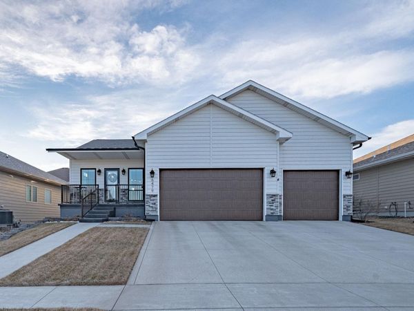 6479 Mickelson St, Sioux City, IA 51106