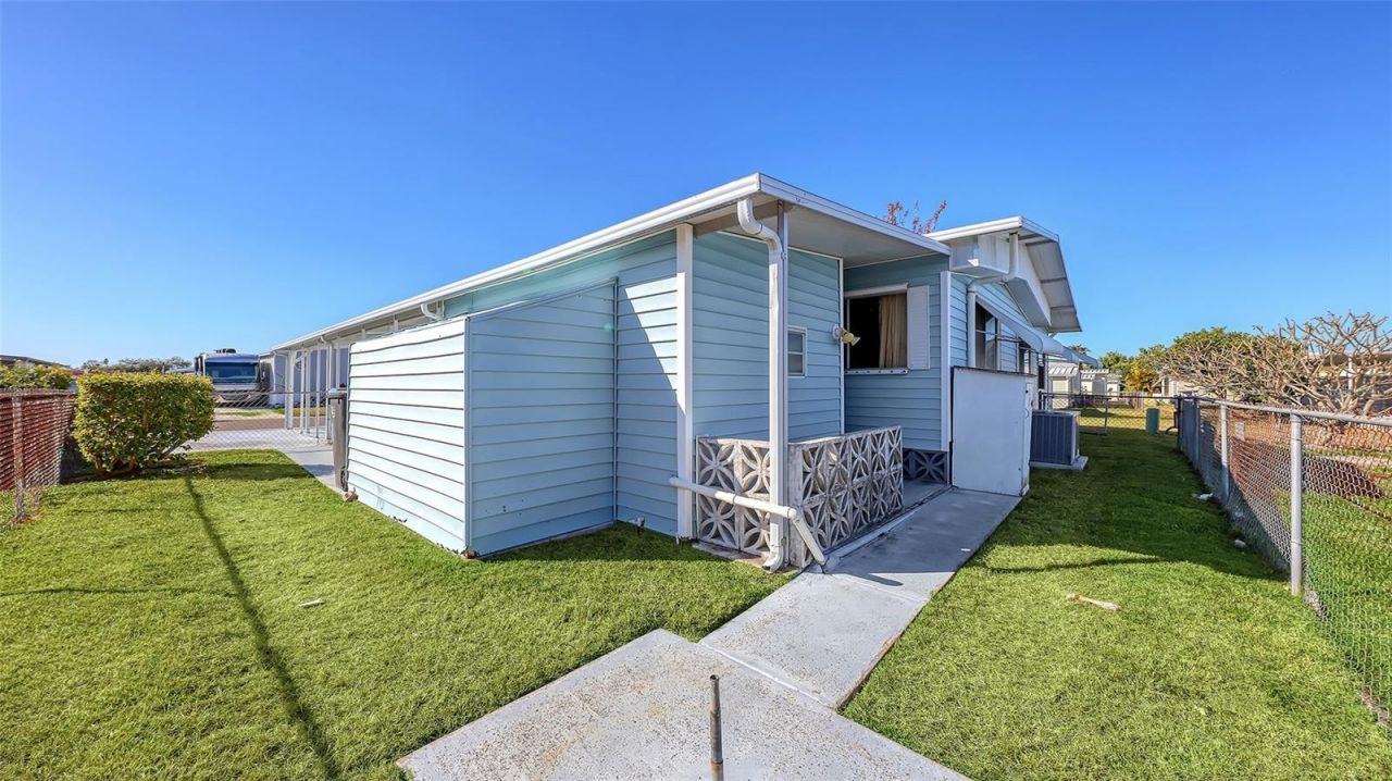 203 50th Avenue Plaza E, Bradenton, FL 34203 Photo