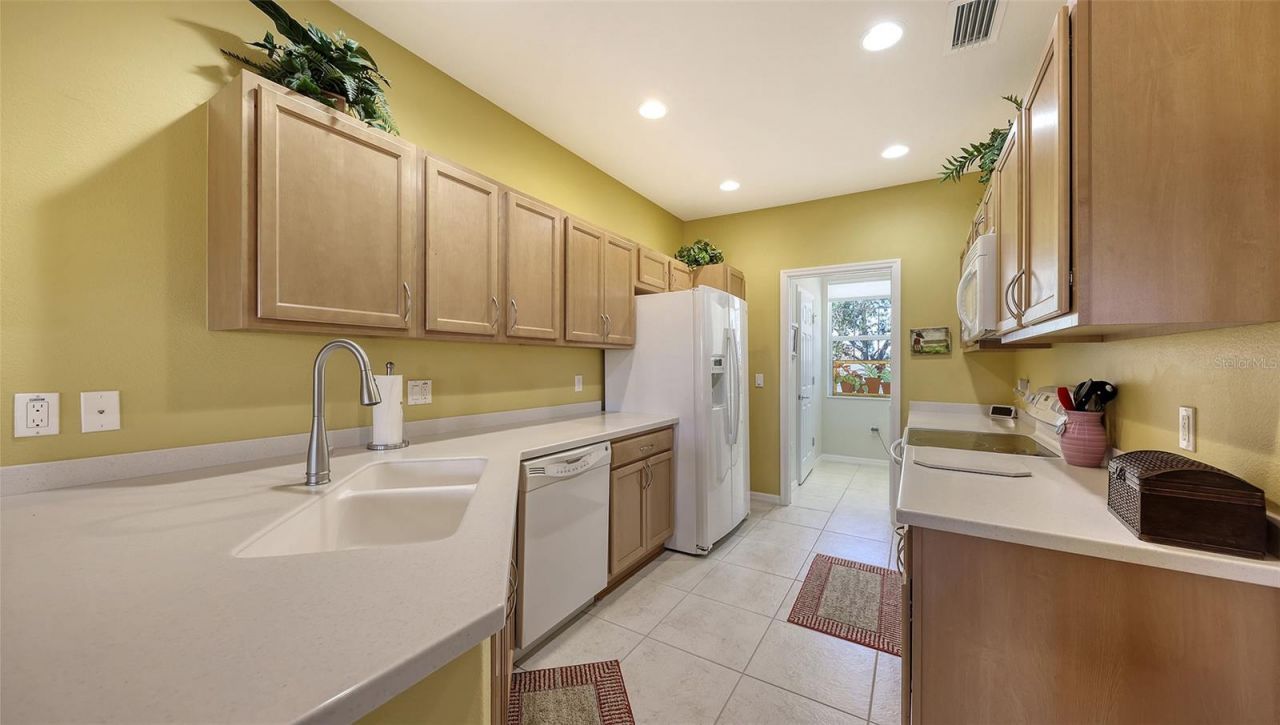 3736 82nd Avenue Circle E, Unit 103, Sarasota, FL 34243 Photo