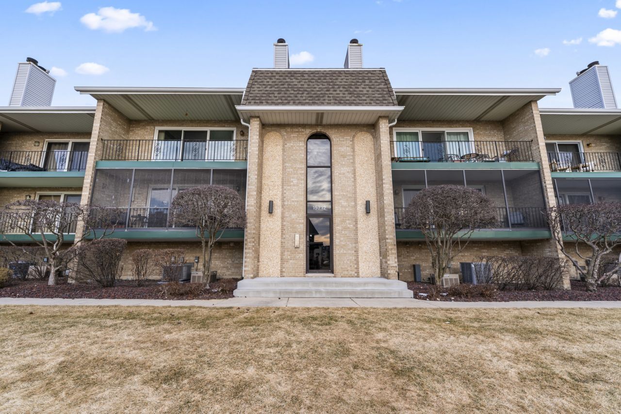 15712 S Sunset Ridge Court, Unit 1N, Orland Park, IL 60462 Main Photo