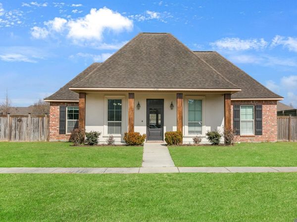 10139 Autumn Ct, Denham Springs, LA 70726