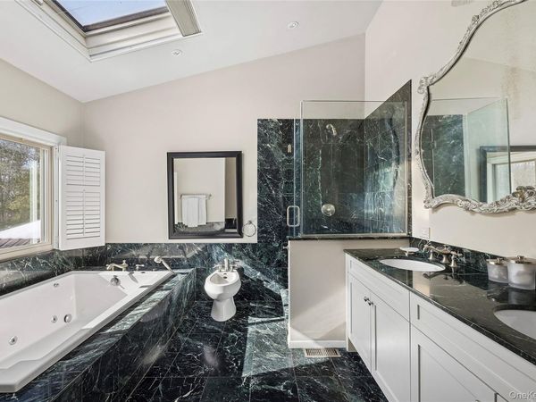 11 Sandown Court, Wainscott, NY 11975