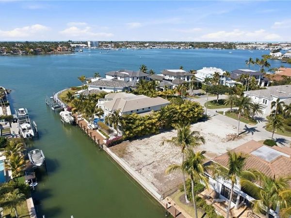 1670 Dolphin CT , NAPLES, FL 34102