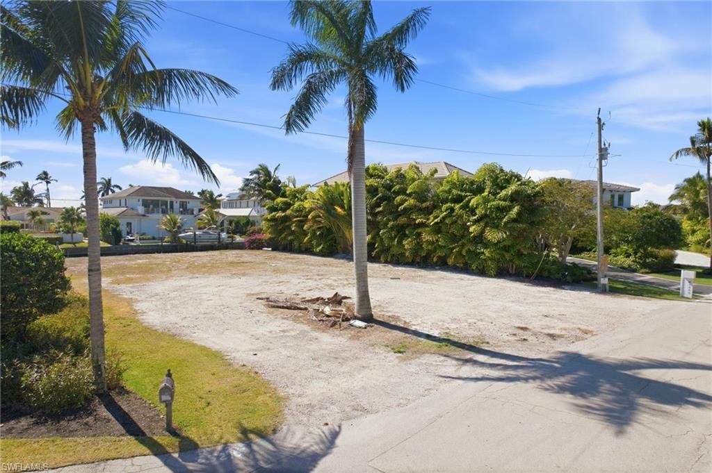 1670 Dolphin Ct , Naples, FL 34102 Photo